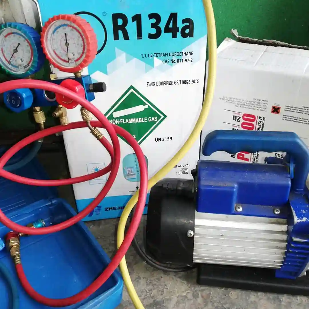 Замена автостекла, ремонт сколов, палировка фар, заправка кондиционера